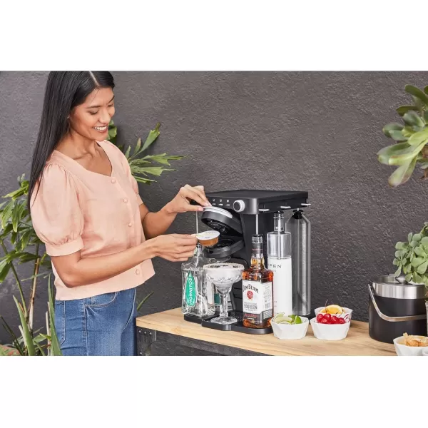 imageBLACKDECKER bev by BLACKDECKER Ice Bucket with Tongs Bar Entertainment 3Liter BEIB103