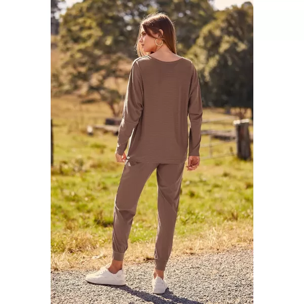 PRETTYGARDEN Womens Fashion Outfits 2 Piece Sweatsuit Solid Color Long Sleeve Pullover Long PantsCoffee