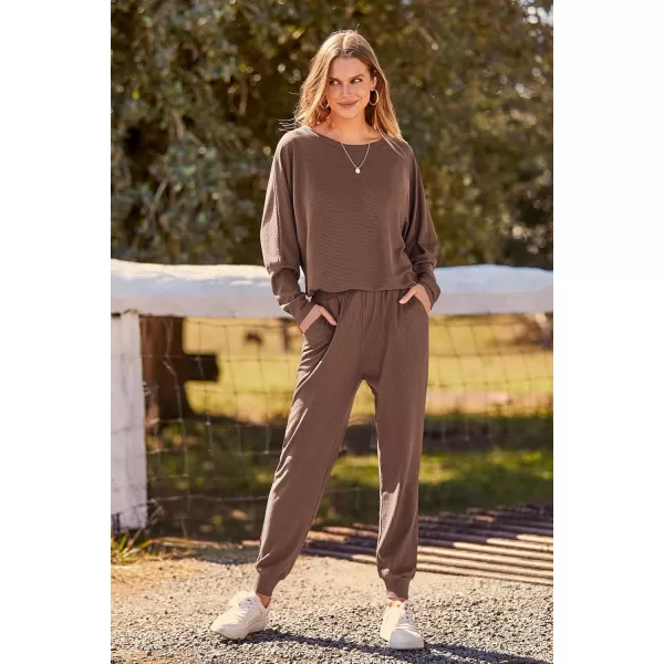 PRETTYGARDEN Womens Fashion Outfits 2 Piece Sweatsuit Solid Color Long Sleeve Pullover Long PantsCoffee