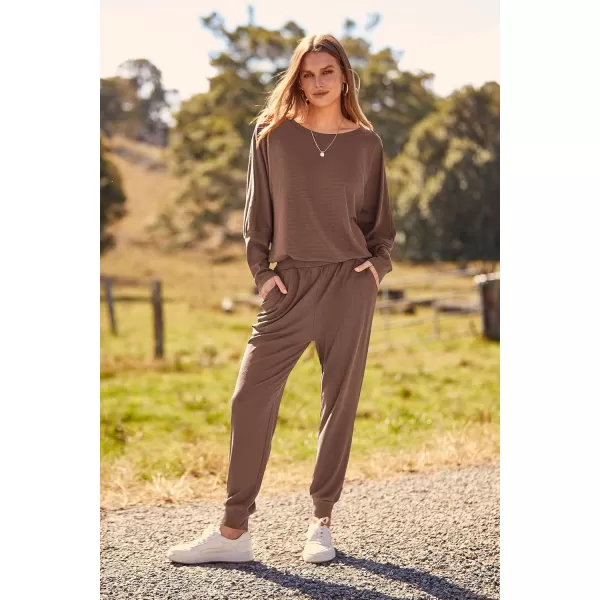 PRETTYGARDEN Womens Fashion Outfits 2 Piece Sweatsuit Solid Color Long Sleeve Pullover Long PantsCoffee