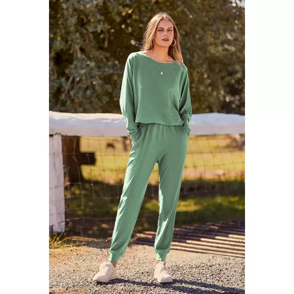 PRETTYGARDEN Womens Fashion Outfits 2 Piece Sweatsuit Solid Color Long Sleeve Pullover Long PantsLight Green