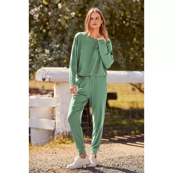PRETTYGARDEN Womens Fashion Outfits 2 Piece Sweatsuit Solid Color Long Sleeve Pullover Long PantsLight Green