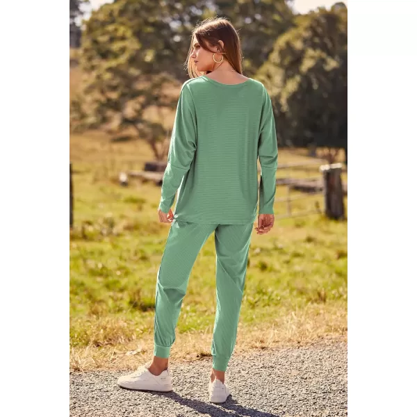 PRETTYGARDEN Womens Fashion Outfits 2 Piece Sweatsuit Solid Color Long Sleeve Pullover Long PantsLight Green