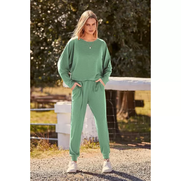 PRETTYGARDEN Womens Fashion Outfits 2 Piece Sweatsuit Solid Color Long Sleeve Pullover Long PantsLight Green