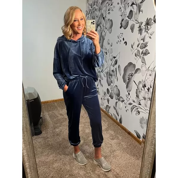 imagePRETTYGARDEN Womens Velour Tracksuits Set Hooded Pullover Sweatpants Long Sleeve 2 Piece Joggers OutfitsBlue