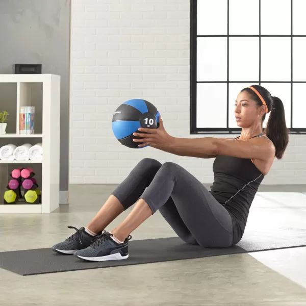 Amazon Basics Weighted Medicine Ball for Workouts Exercise Balance Training10 Pounds