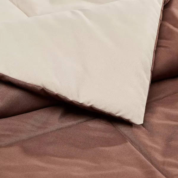 Amazon Basics Reversible Lightweight Microfiber Comforter Blanket FullQueen Chocolate  KhakiChocolate  Khaki
