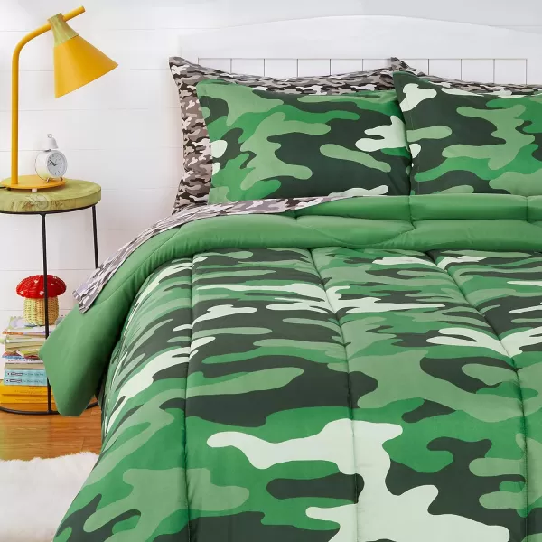 Amazon Basics Kids EasyWash Microfiber BedinaBag 7Piece Bedding Set FullQueen Camo CrewLaughing Lions