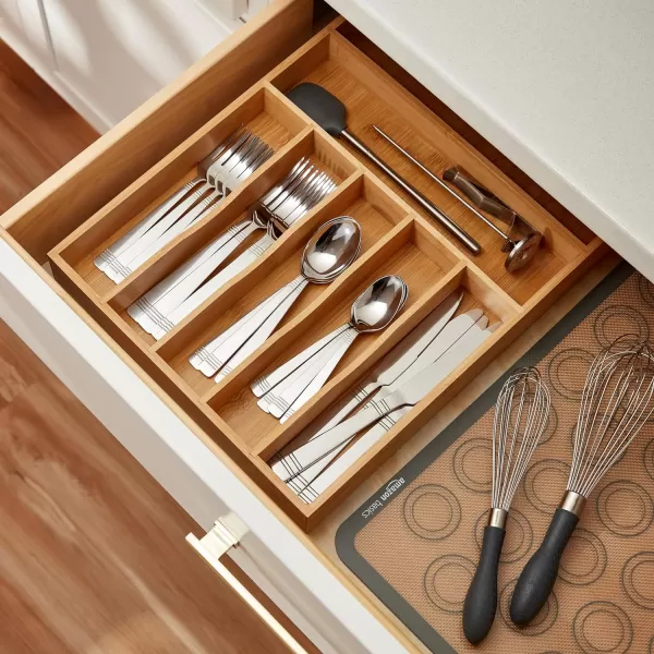Amazon Basics 20Piece Stainless Steel Flatware Set with Round Edge Service for 4 Silver20Piece Bistro