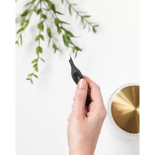 Amazon Basics Deluxe Soft Cushion Touch Slant TweezersAmazon Basics Deluxe Soft Cushion Touch Slant Tweezers