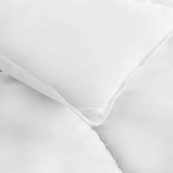 Amazon Basics Down Alternative Bedding Comforter Duvet Insert FullQueen White LightFullQueen Warm