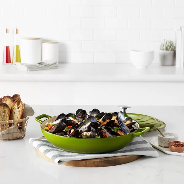 Amazon Basics Enameled Cast Iron Covered Oval Casserole Skillet 33Quart WhiteGreen