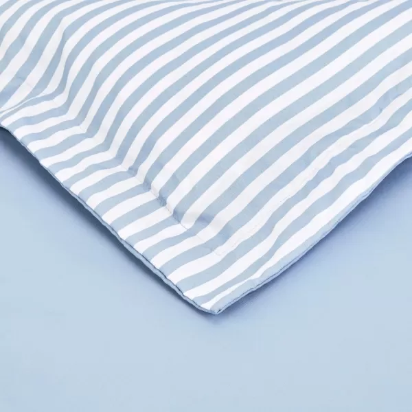 Amazon Basics Lightweight Microfiber Duvet Cover Set with Snap Buttons FullQueen Bright WhiteDusty Blue Pinstripe TwinTwin XL Zipper