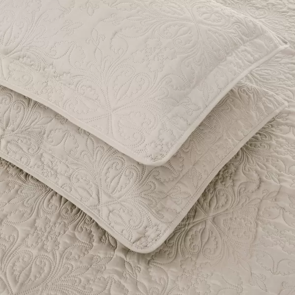 Amazon Basics Oversized Quilt Bed Set Embossed Coverlet and Sham  Twin Beige DiamondBeige FullQueen Floral