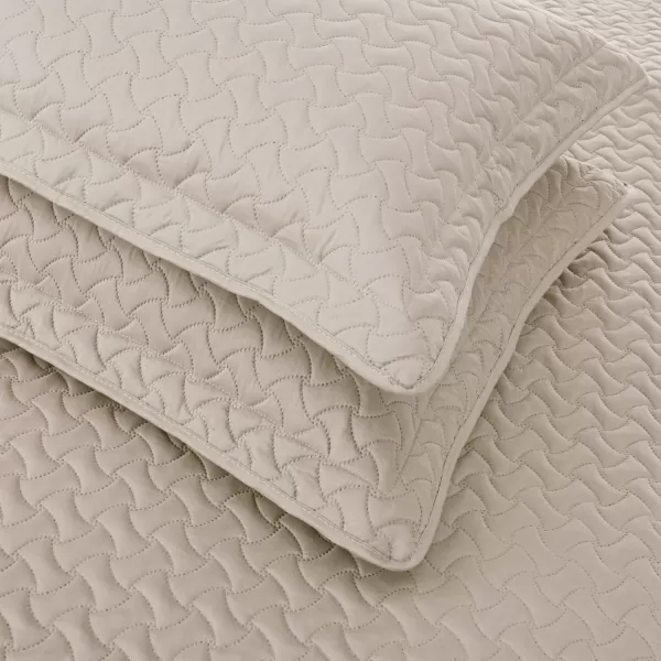 Amazon Basics Oversized Quilt Bed Set Embossed Coverlet and Sham  Twin Beige DiamondBeige FullQueen Wave