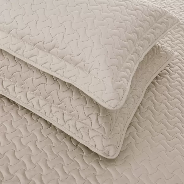 Amazon Basics Oversized Quilt Bed Set Embossed Coverlet and Sham  Twin Beige DiamondCream King Wave