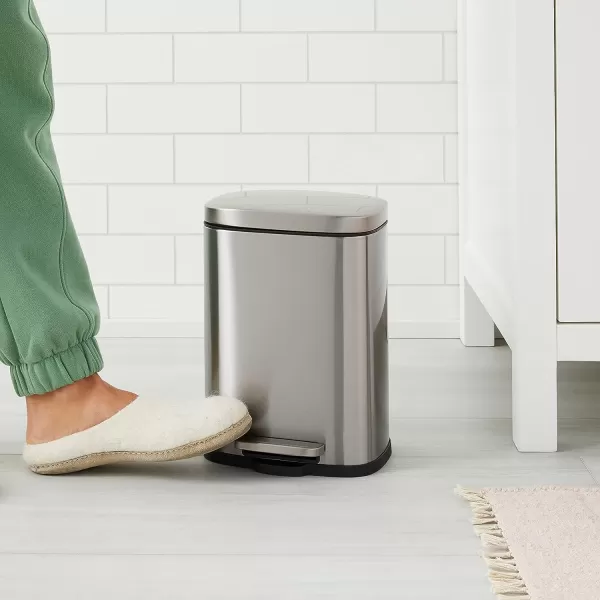 Amazon Basics Smudge Resistant Rectangular Trash Can With SoftClose Foot Pedal Brushed Stainless Steel 50 Liter132 Gallon Satin Nickel Finish5L  13 Gallon