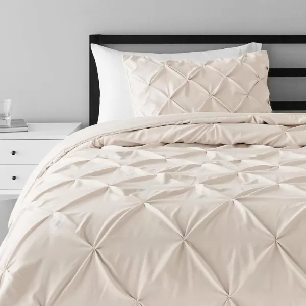 Amazon Basics AllSeason DownAlternative 3 Piece Comforter Bedding Set FullQueen Bright White PinchPleat With Piped EdgesBeige TwinTwinXL