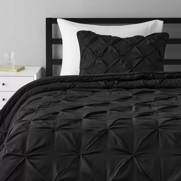 Amazon Basics AllSeason DownAlternative 3 Piece Comforter Bedding Set FullQueen Bright White PinchPleat With Piped EdgesBlack TwinTwinXL