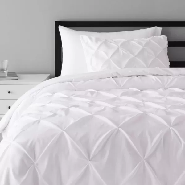 Amazon Basics AllSeason DownAlternative 3 Piece Comforter Bedding Set FullQueen Bright White PinchPleat With Piped EdgesBright White TwinTwinXL