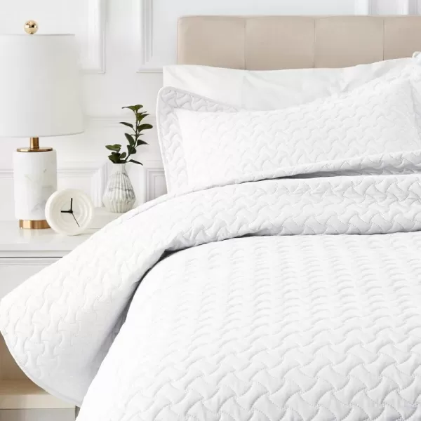 Amazon Basics Oversized Quilt Bed Set Embossed Coverlet and Sham  Twin Beige DiamondCream Twin Wave